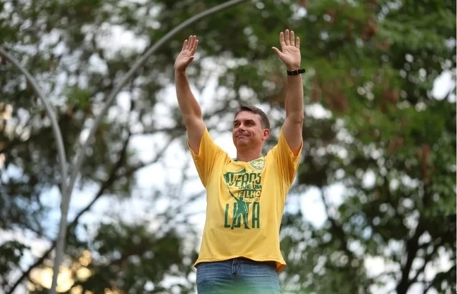 Benjamin Netanyahu îl invită în Israel pe Flavio Bolsonaro, după succesul acestuia în alegerile din Brazilia