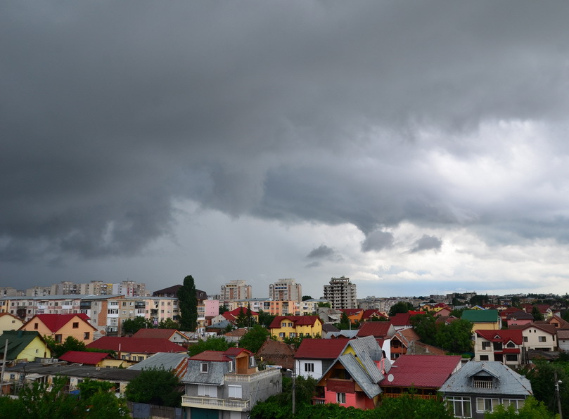 Prognoza meteorologică pentru următoarele patru săptămâni: temperaturi normale și precipitații abundente în anumite zone