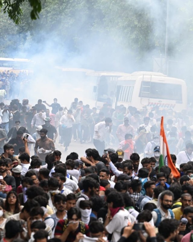 New Delhi transformată în fortăreață: mii de forțe de securitate mobilizate pentru protestul mișcării Gândacilor