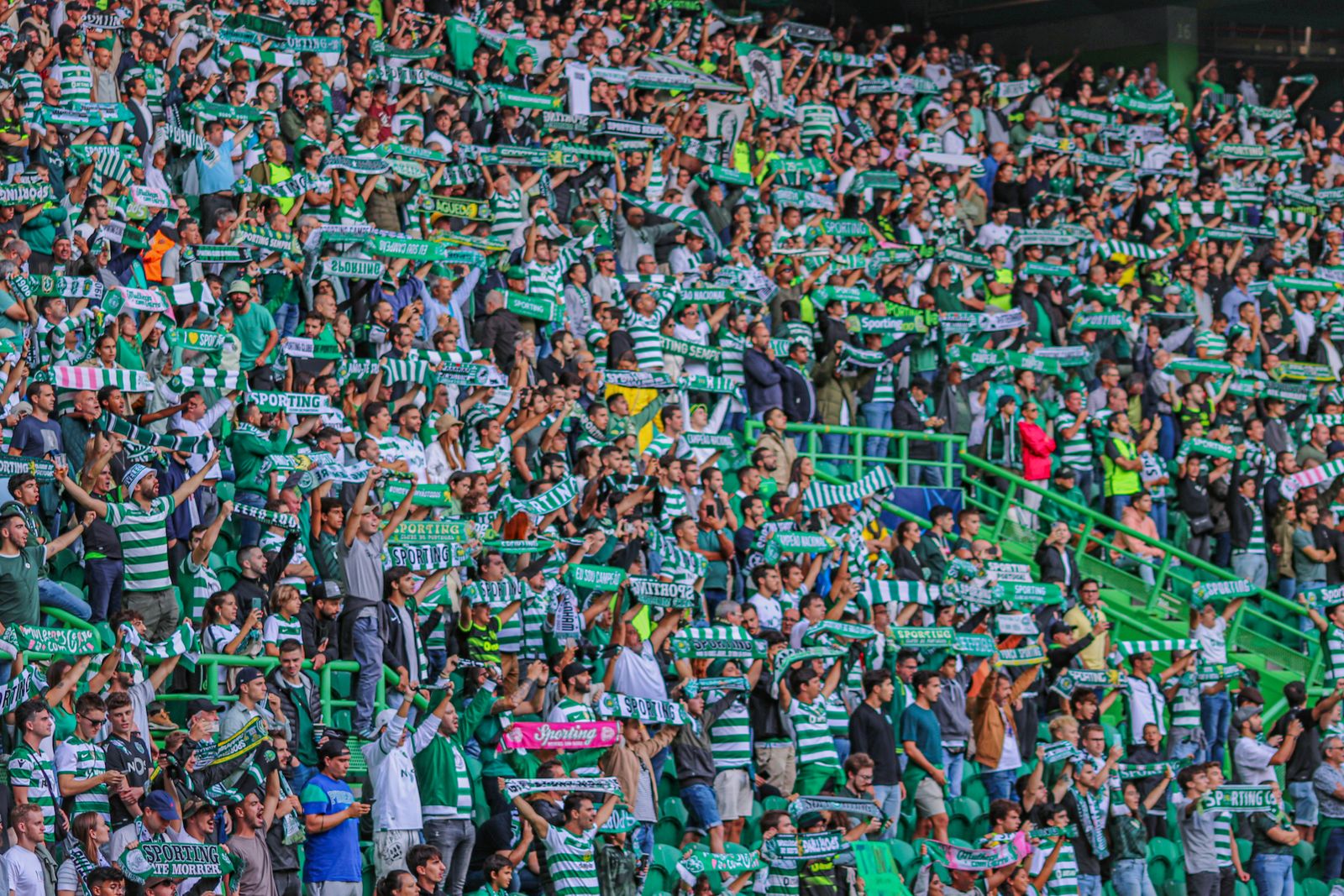 Analiză prețuri bilete derby-uri europene: de la 30 de lei în România la 427 lei în Croația