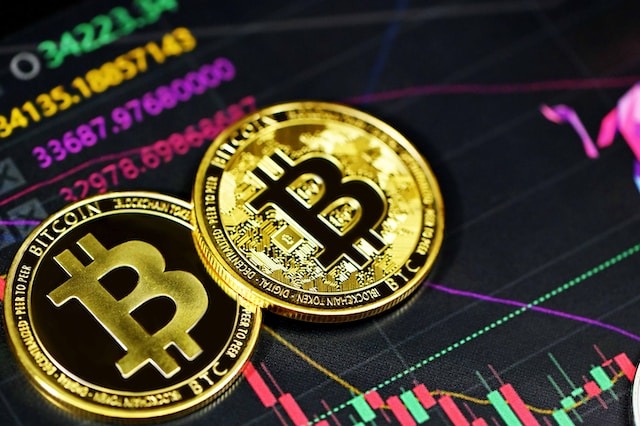 Bitcoin scade sub pragul de 76.000 de dolari după eșecul legislativ din Senatul SUA