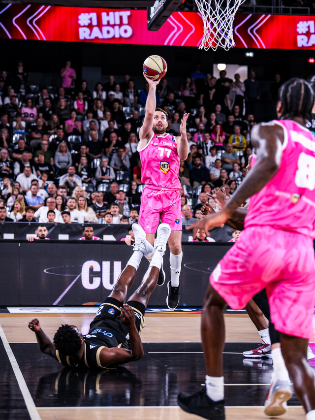 Baschet masculin: U BT Cluj a pierdut meciul de gală împotriva echipei Dubai Basketball