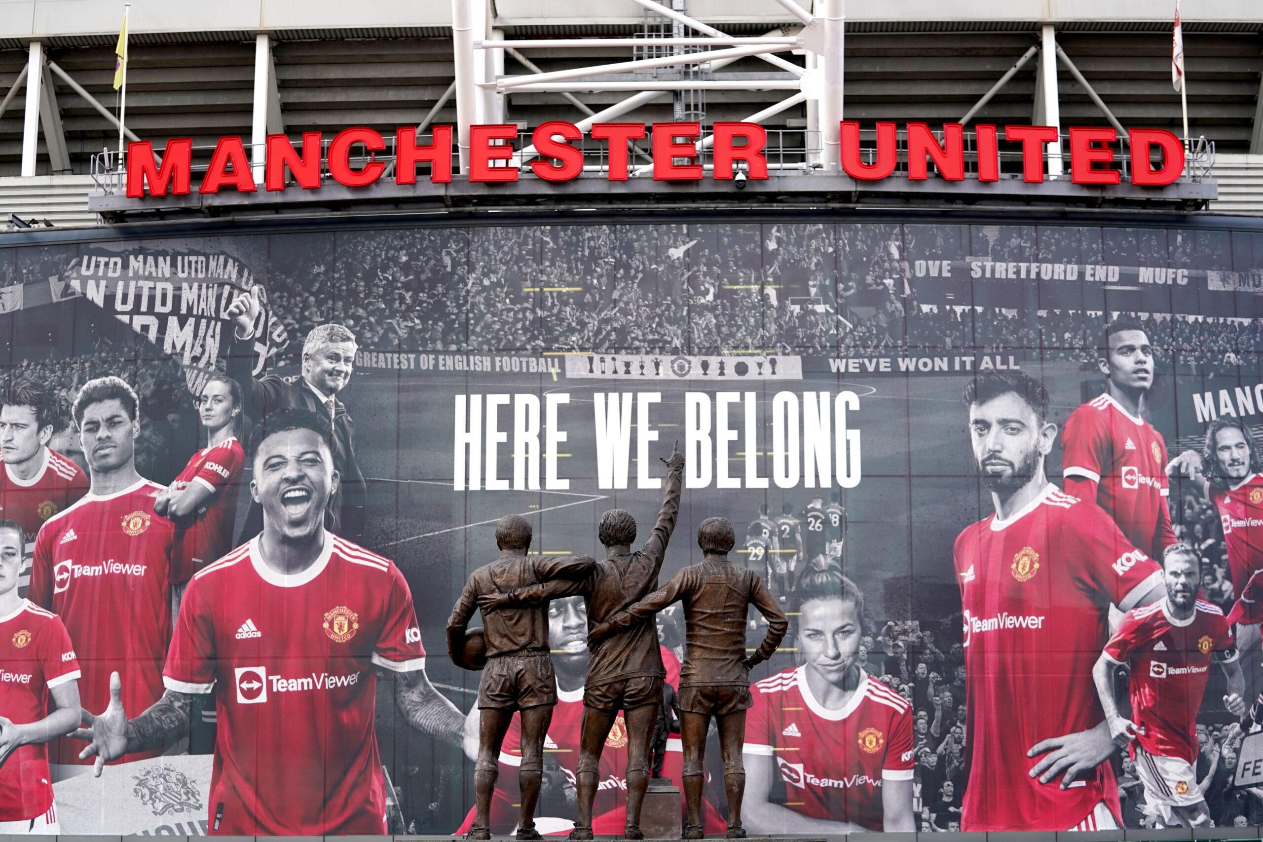 Bobby Charlton: Povestea legendarului fotbalist care a transformat tragedia de la München în succes pentru Manchester United