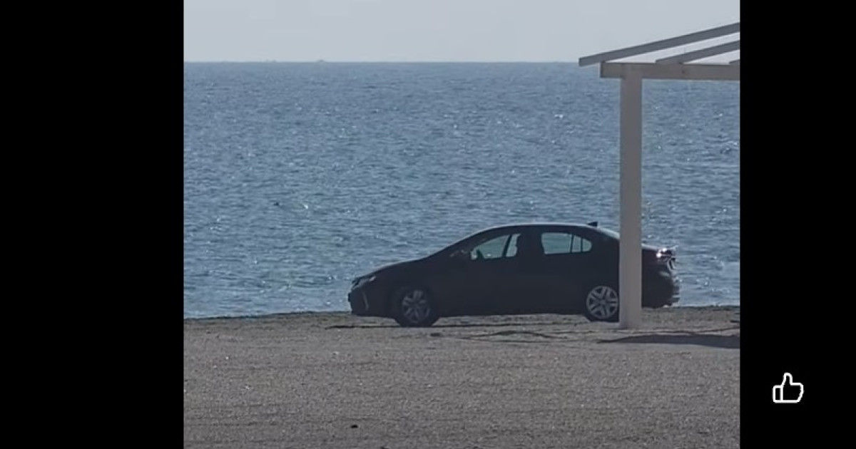 Un autoturism înmatriculat în București a fost filmat pe plaja din stațiunea Cap Aurora