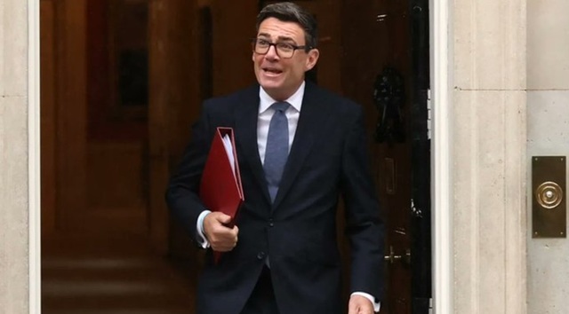 Andy Burnham promite publicarea detaliilor despre întâlnirile cu reprezentanții clubului Manchester City