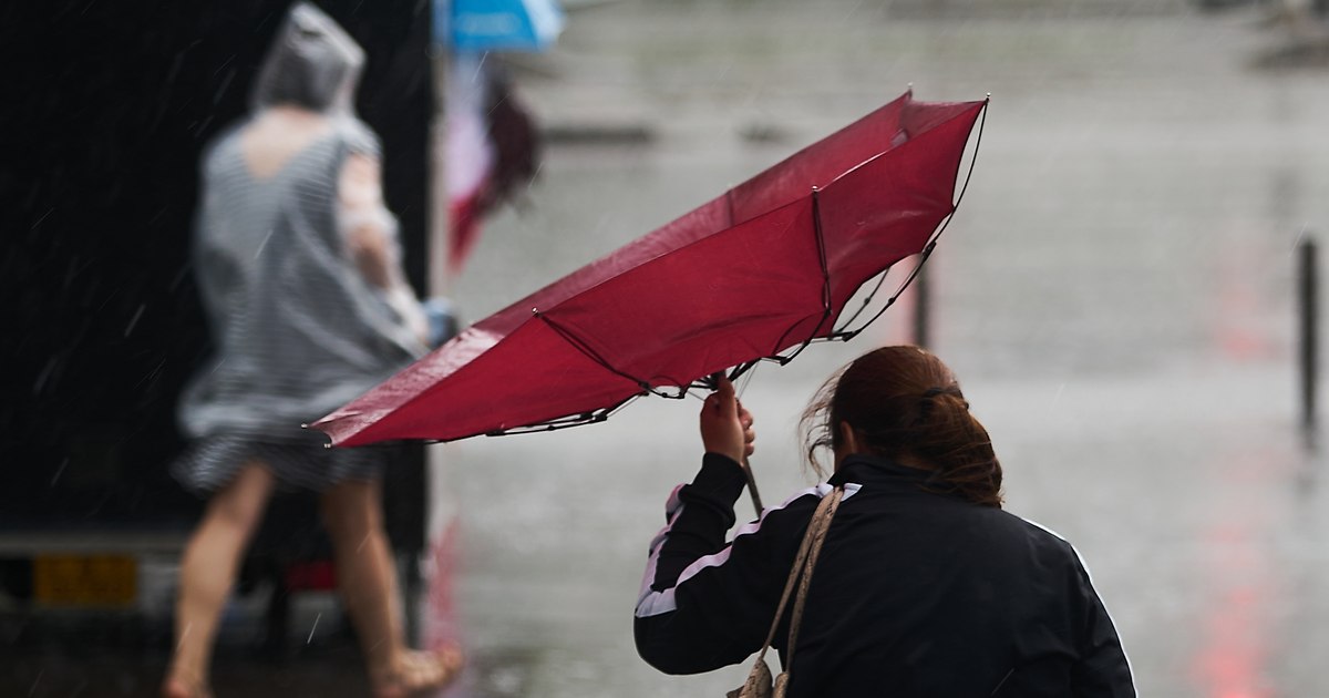 Cod galben de ploi torențiale în România. Zone afectate și temperaturi în scădere