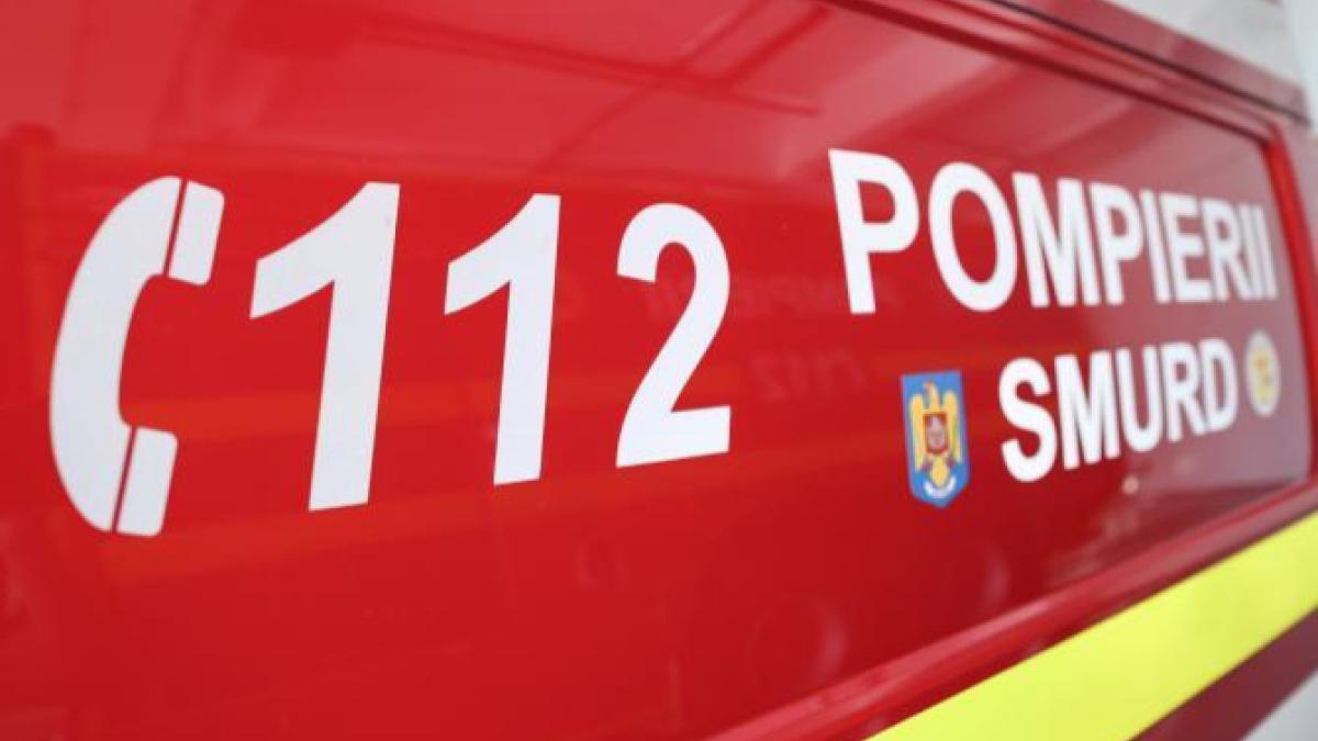 Accident rutier pe DN 14: Un microbuz s-a răsturnat în afara carosabilului în județul Sibiu