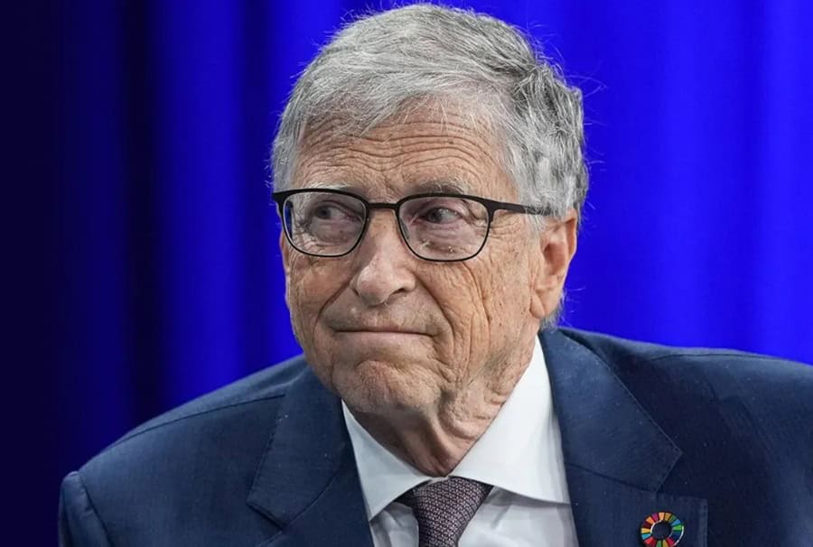 Bill Gates avertizează: Atacurile cibernetice bazate pe inteligența artificială vor intensifica riscurile în anul viitor