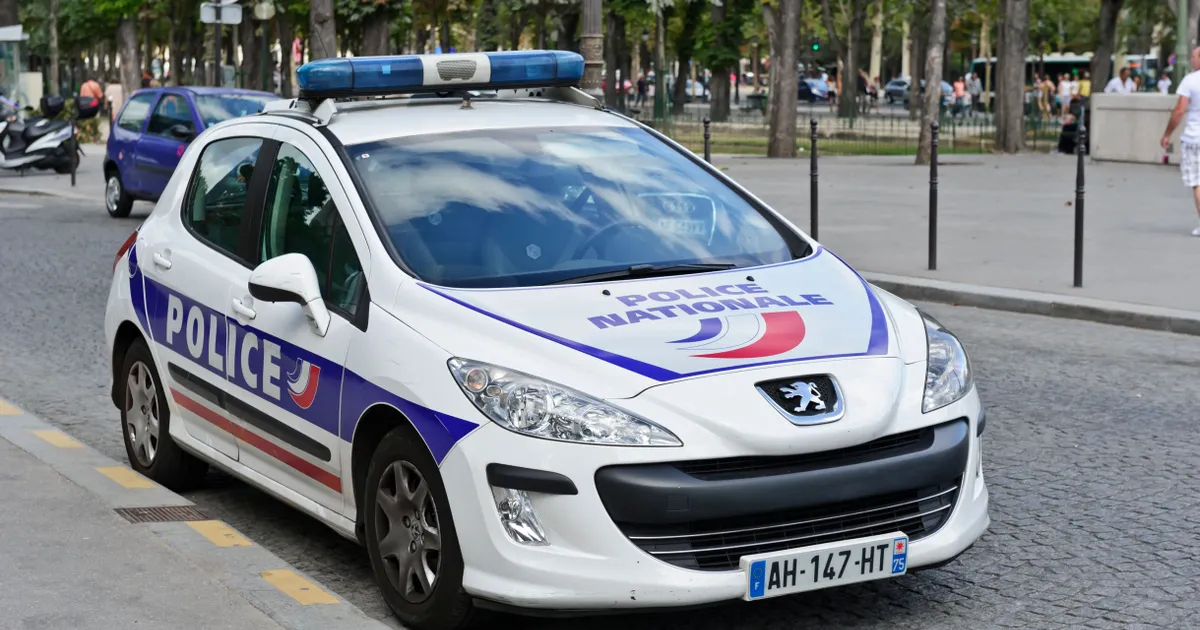 Atac armat într-un colegiu din Franța: un elev de 14 ani a împușcat directorul și o profesoară