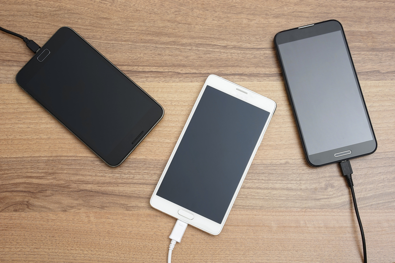Avertisment de la experți: Telefoane noi cu Android sunt compromise de hackeri înainte de vânzare