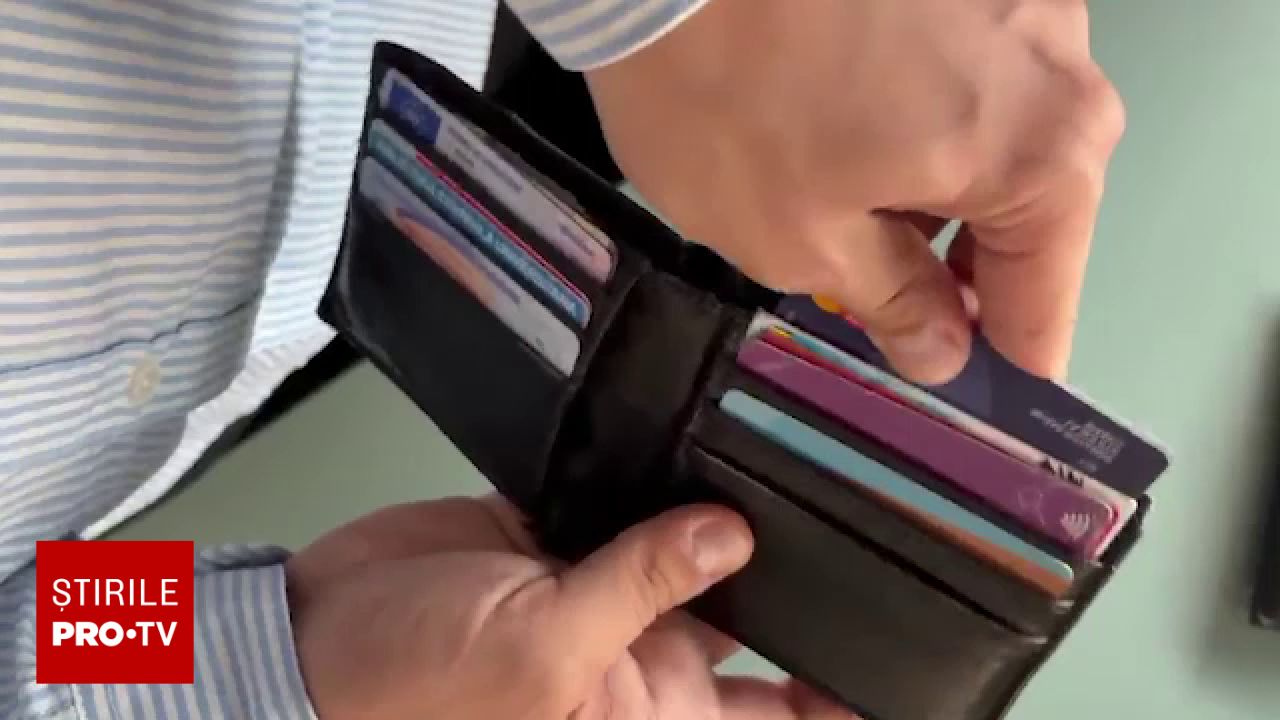 Două femei din Alba cercetate după ce au folosit un card bancar găsit pe stradă