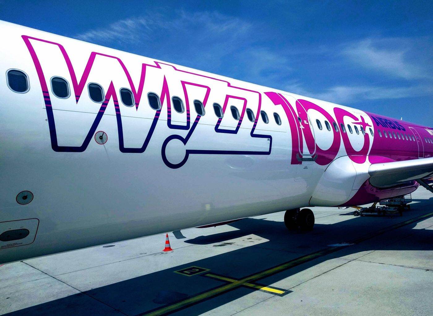 Reguli Wizz Air pentru transportul dispozitivelor electronice: unde trebuie păstrate bateriile și țigările electronice