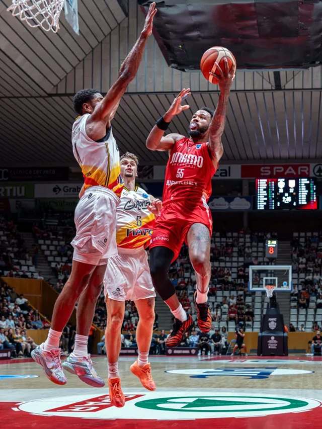 Dinamo București a obținut prima victorie în grupa B a FIBA Europe Cup după un duel împotriva echipei Szolnoki